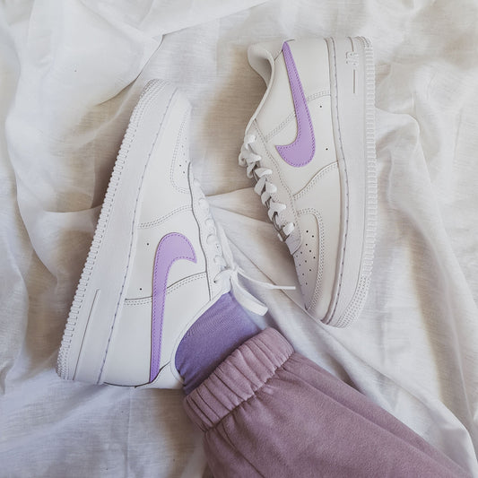 Air Force 1 custom swoosh pastel personnalisable – sneaker blanche femme enfant style minimaliste Sneakeaze Customs