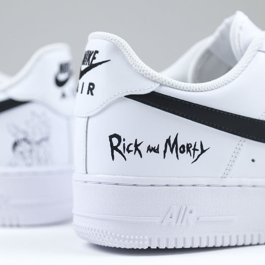 Sneakers Nike Air Force 1 personnalisées Rick et Morty – création artisanale unique à Aubagne