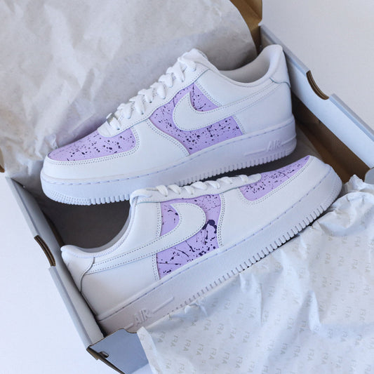 Nike Air Force 1 custom blanche splash paint violet pastel artistique peinte à la main sneakers streetwear unique