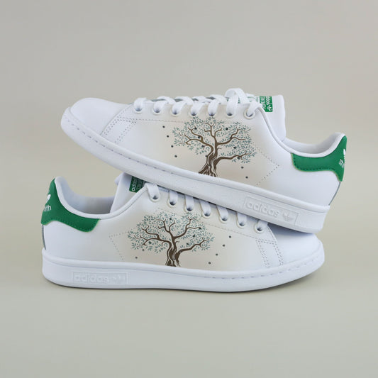 Stan Smith personnalisées avec olivier peint à la main sneakeaze custom