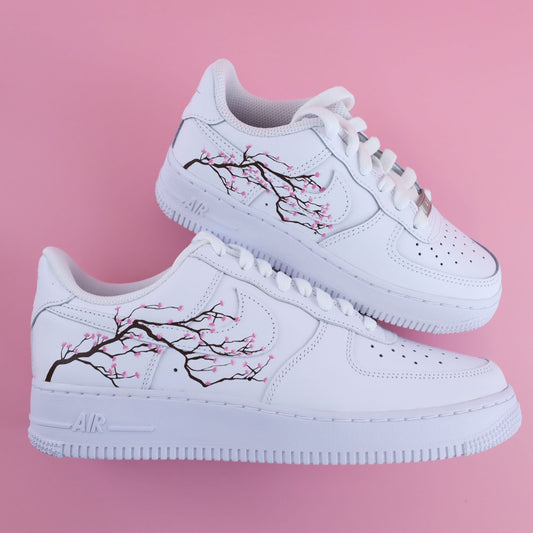 nike air force 1 custom cherry blossom peinte à la main, sneakers fleurs de cerisiers japonaises, af1 custom japonaise