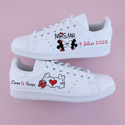 Stan Smith personnalisées thème mariage Mickey et Minnie avec prénoms des mariés et date du mariage peint à la main sneakeaze custom