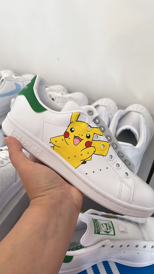 Adidas Stan Smith custom Pikachu – Sneakers personnalisées Pokémon avec design Pikachu jaune