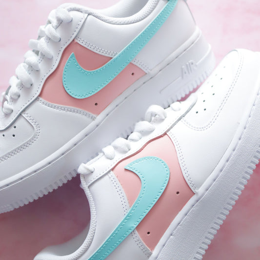 air force 1 custom pour femme, baskets personnalisées nike turquoise et rose clair af1 personnalisable