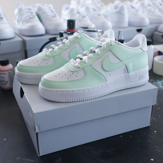 nike air force 1 vert pastel pour femme, baskets personnalisées vert menthe pour fille, nike personnalisable