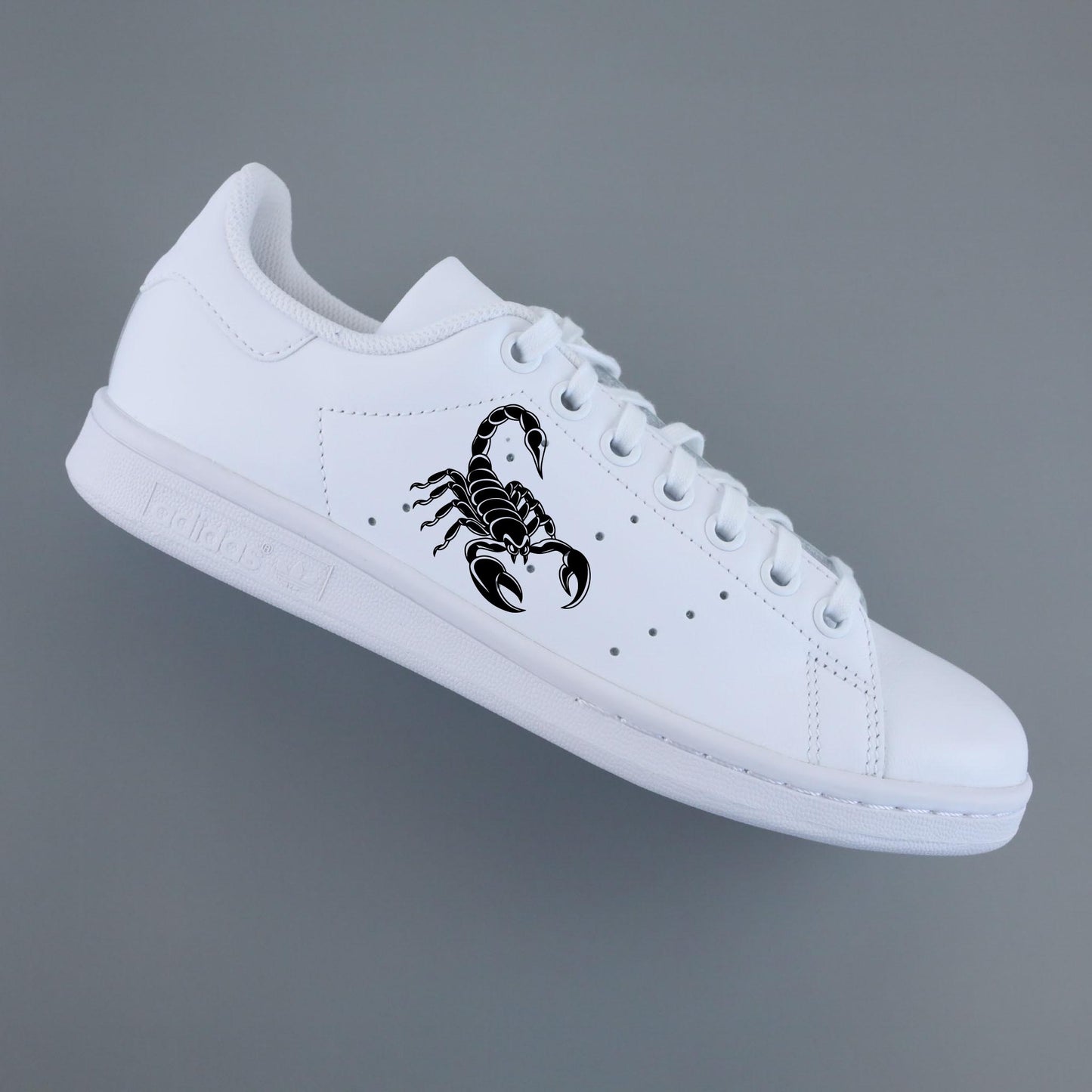 Pochoir réutilisable pour sneakers DIY design scorpion - Accessoire customisation baskets et vêtements personnalisés