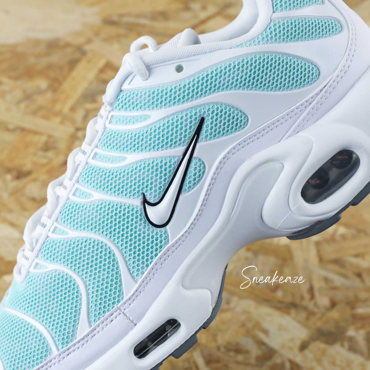 Baskets Nike Air Max Plus (TN) custom vert d'eau pastel - sneakeaze custom