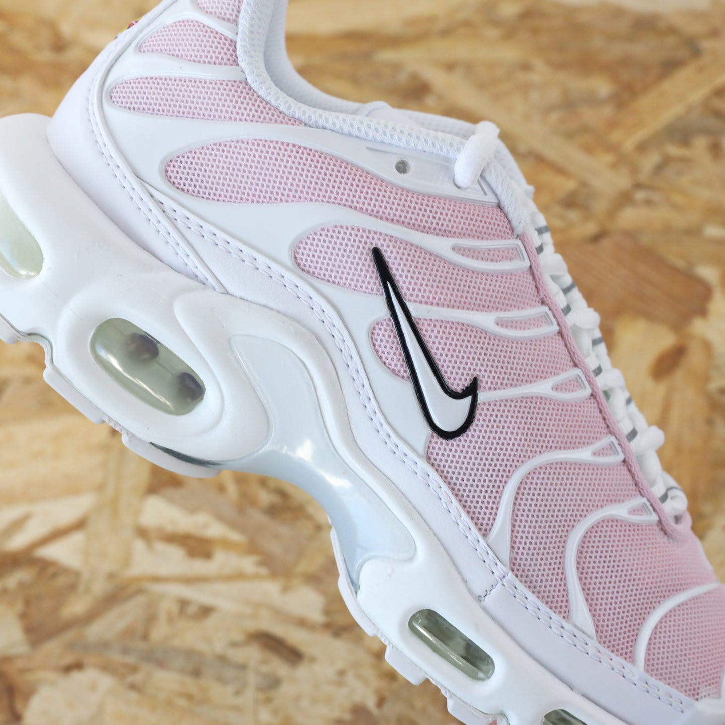 Baskets Nike Air Max Plus (TN) custom baby pink - sneakeaze custom