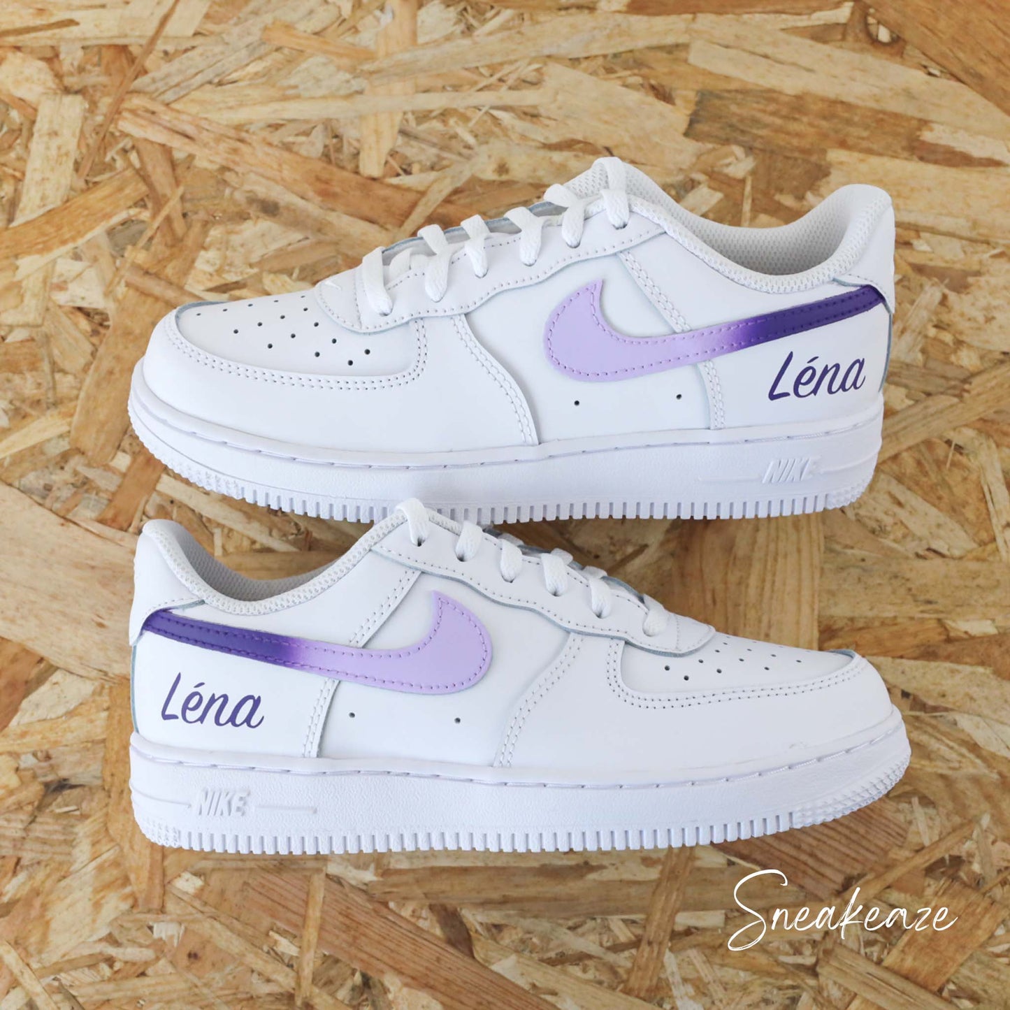 baskets nike air force 1 custom enfant - swoosh dégradé pastel violet et lila et inscription prénom de l'enfant ption sneakeaze skz customs