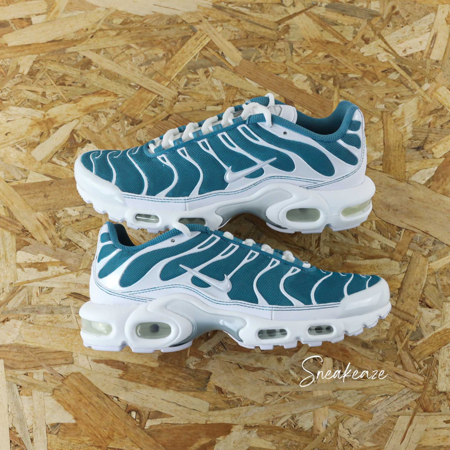 Baskets personnalisées Nike Air Max Plus (TN) custom turquoise - sneakeaze custom