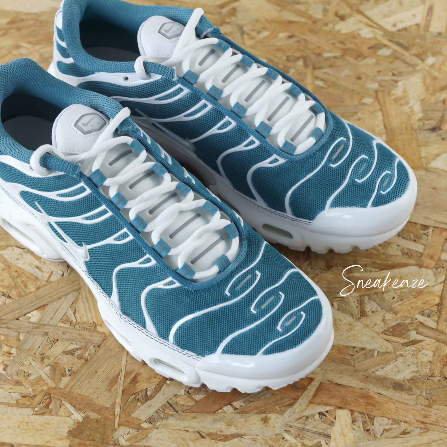 Baskets personnalisées Nike Air Max Plus (TN) custom turquoise - sneakeaze custom