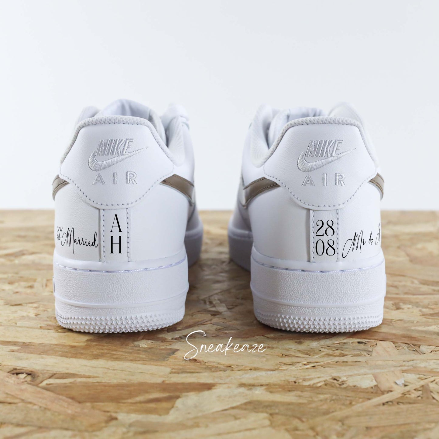 Air Force 1 personnalisées mariage - Nike custom "just married" inscription des initiales des mariés et de la date du jour J couleur marron foncé chocolat - sneakeaze customs