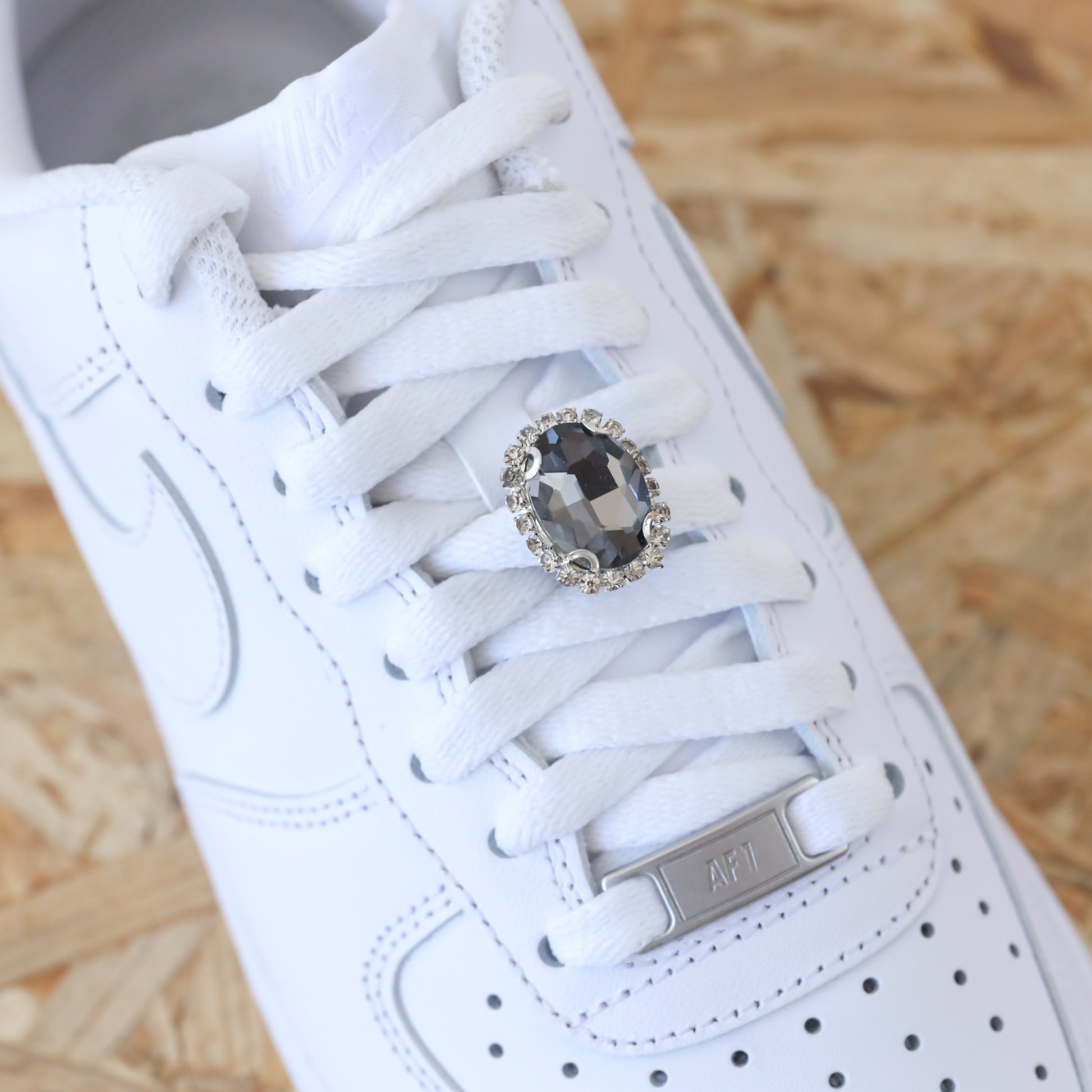 Bijou de lacets pour sneakers nike air force 1 custom et adidas stan smith argent à strass