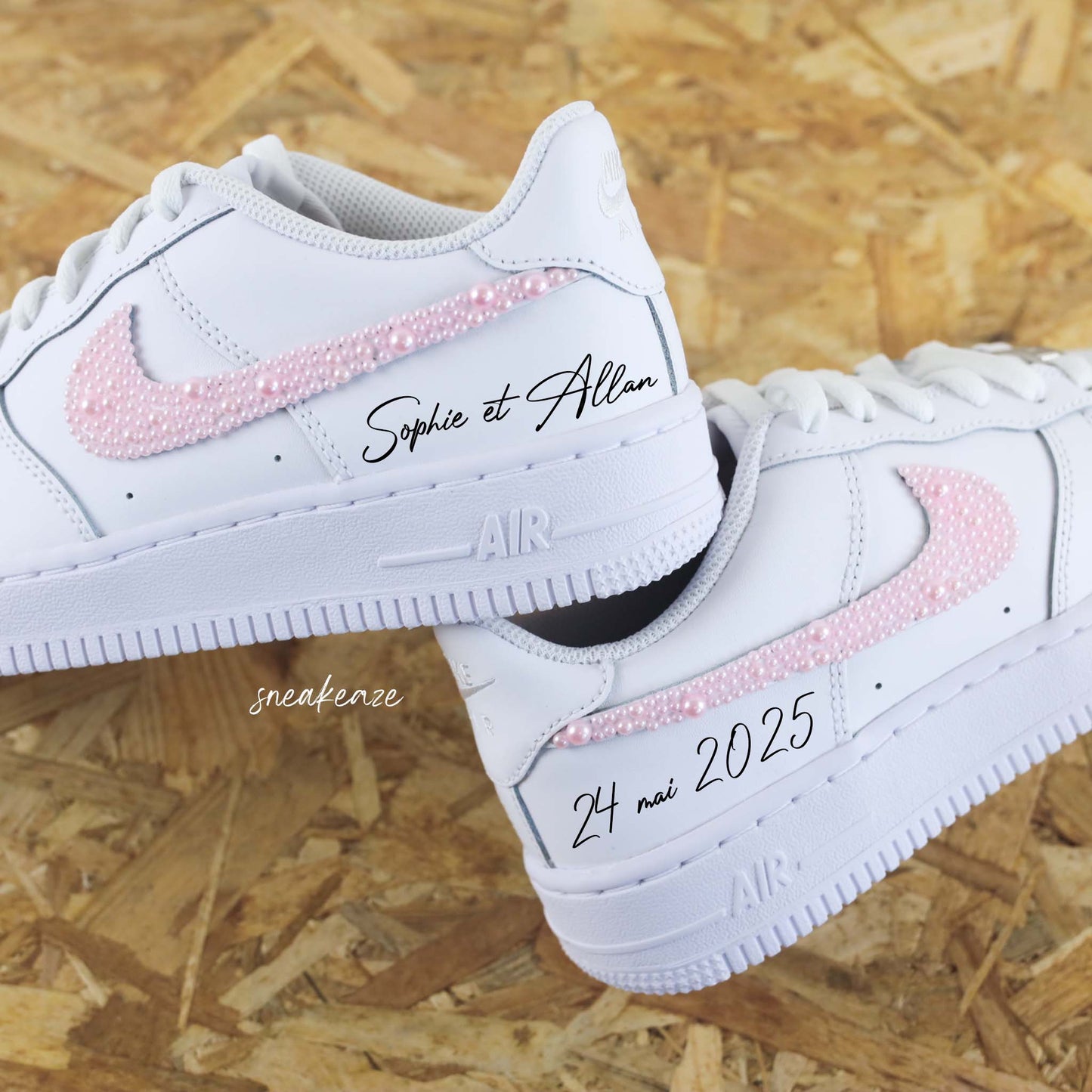 Perles - WEDDING CUSTOM nike Air force 1 custom nacrées pour mariage pour mariée , Chaussures personnalisées prénom et date