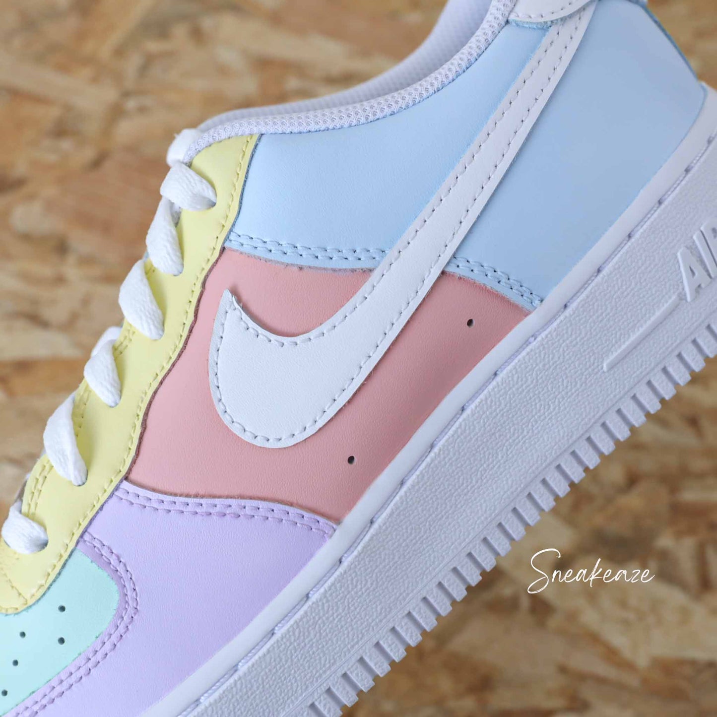 Baskets nike air force 1 custom color tones white pastel clair sneakeaze custom skz