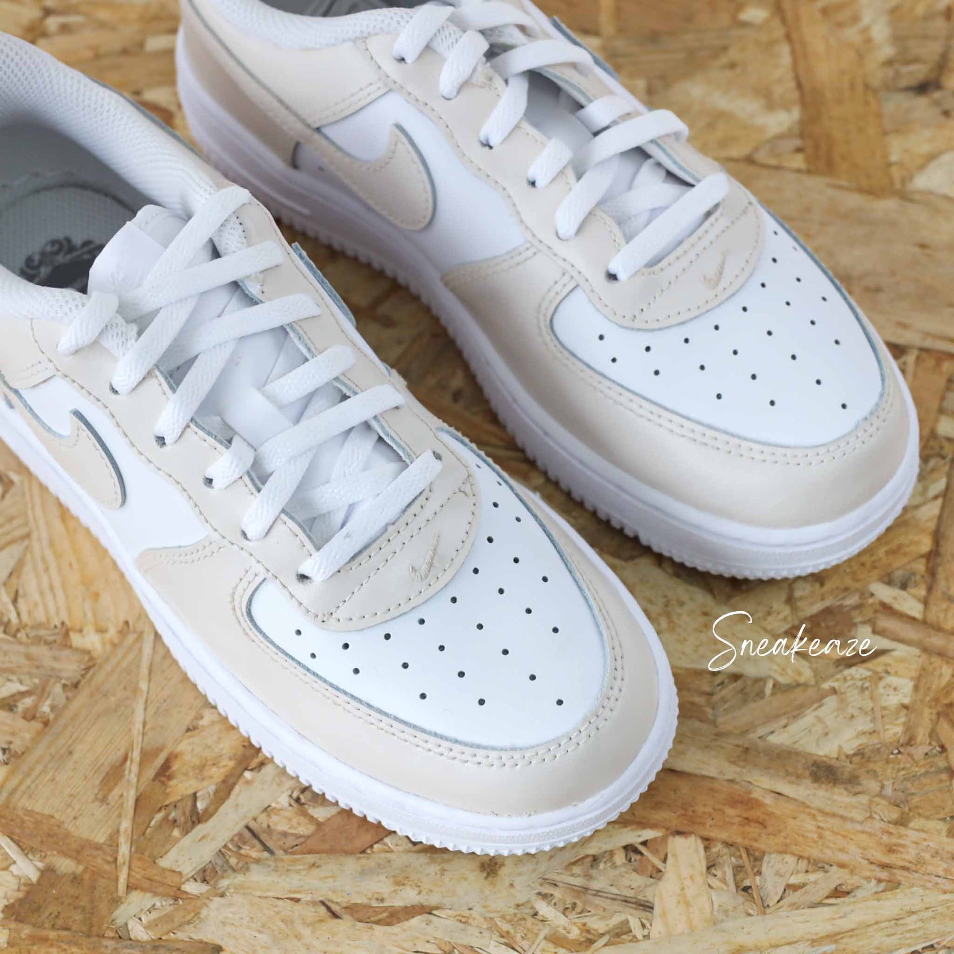 Baskets AF1 custom air force 1 enfants et bébés beige clair toddler