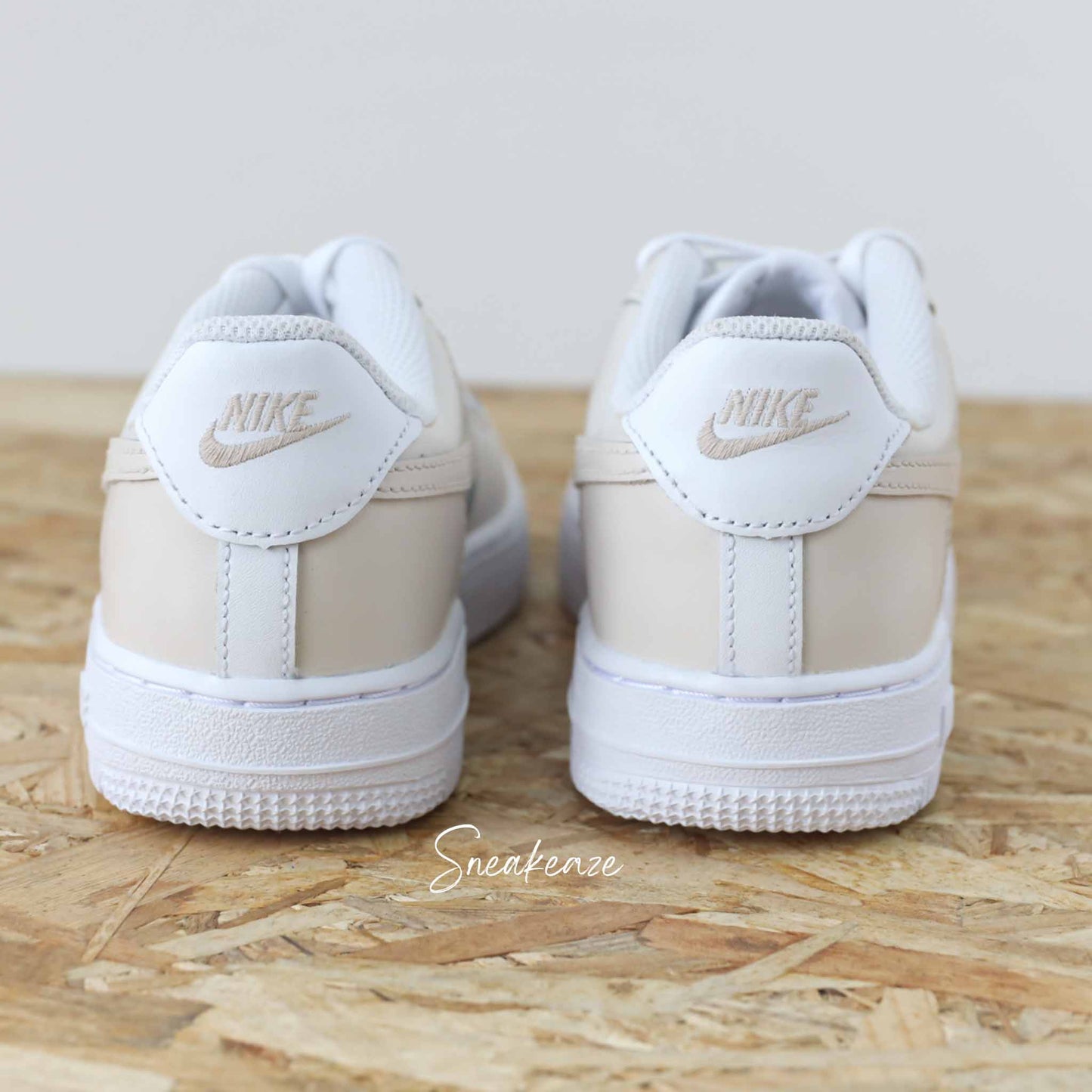 Baskets AF1 custom air force 1 enfants et bébés beige clair toddler