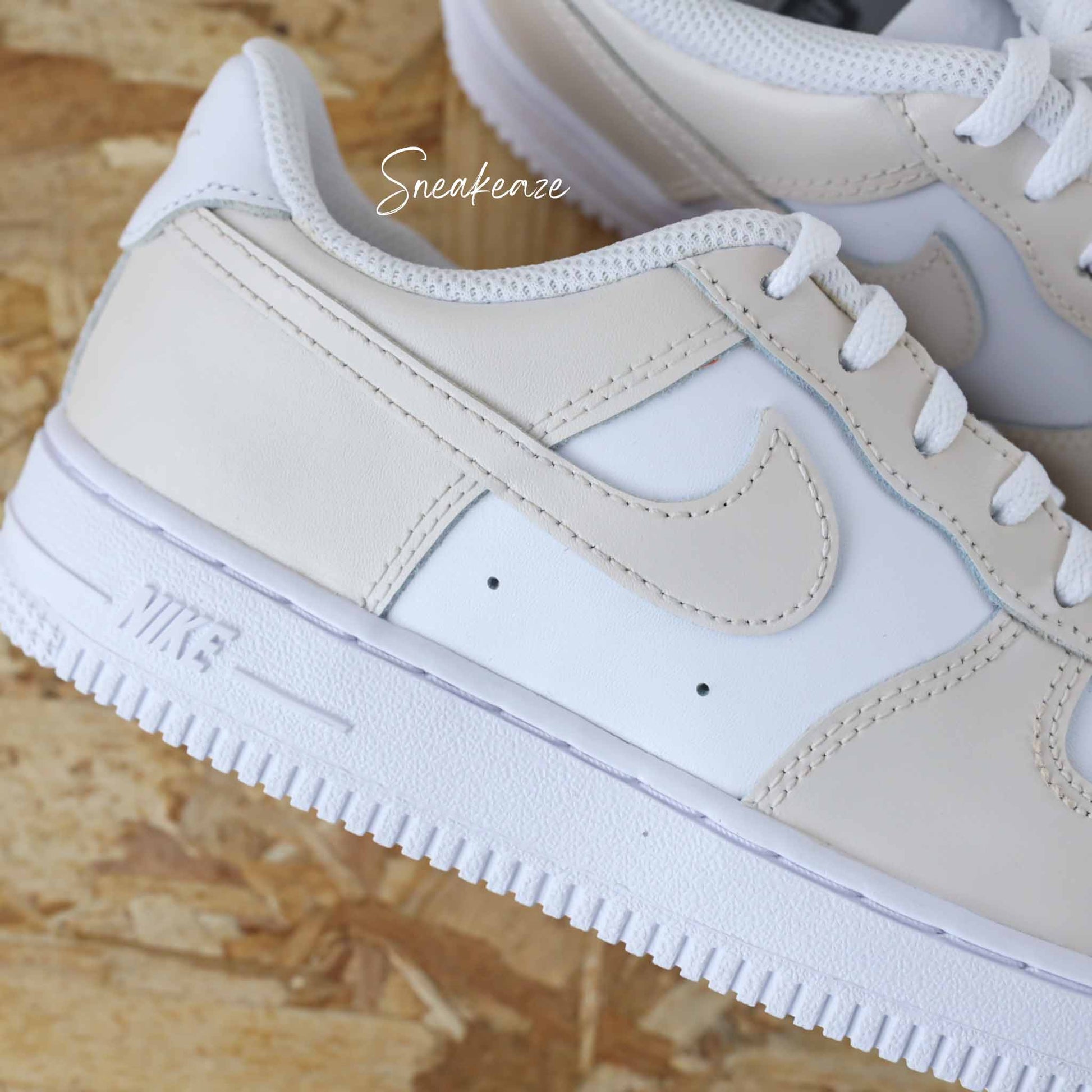 Baskets AF1 custom air force 1 enfants et bébés beige clair toddler
