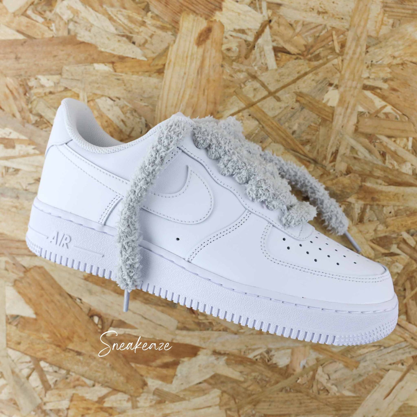 Accessoires pour baskets - lacets tout doux en polaire moumoutte - teddy laces fluffy nike air force 1 customs sneakeaze customs skz