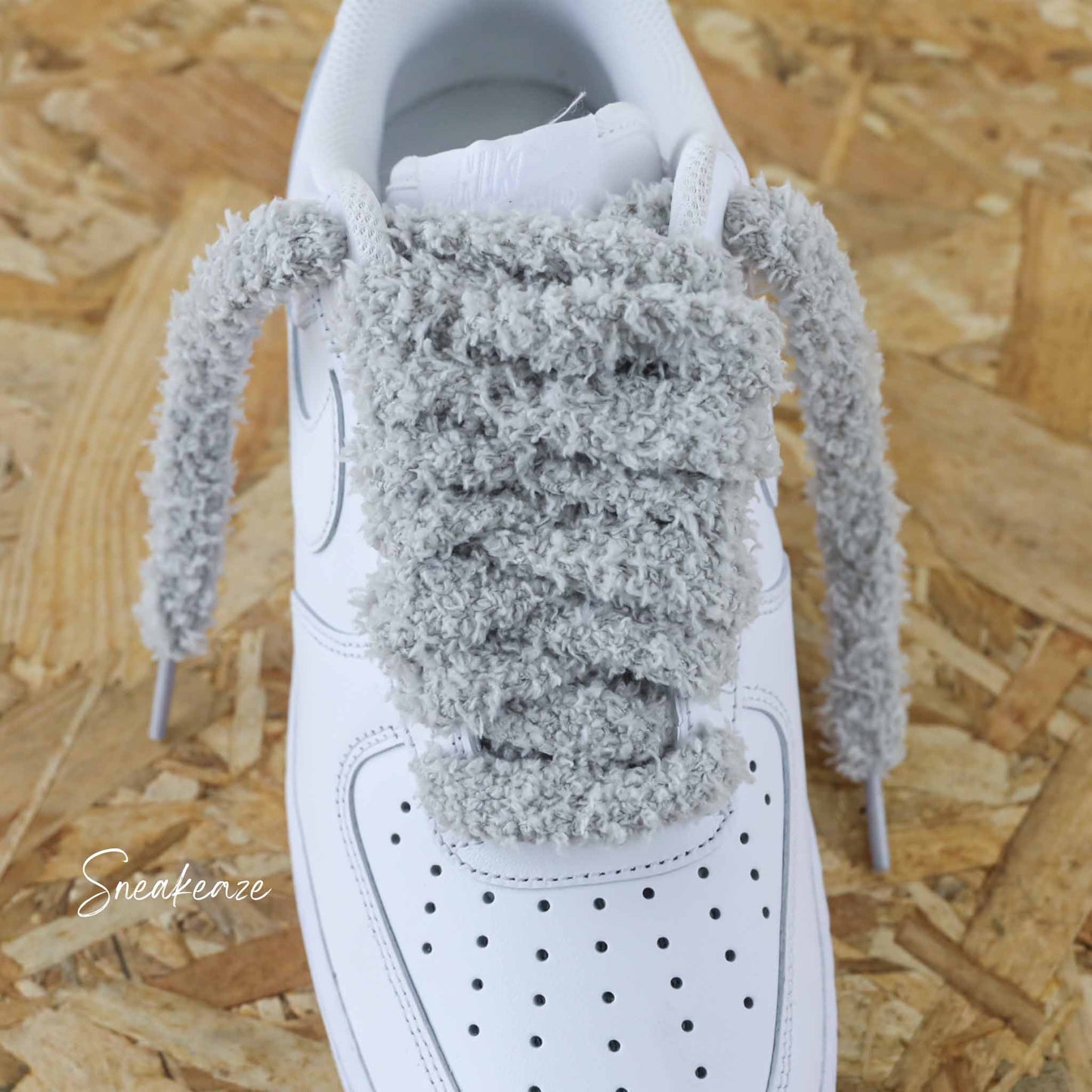 Accessoires pour baskets - lacets tout doux en polaire moumoutte - teddy laces fluffy nike air force 1 customs sneakeaze customs skz