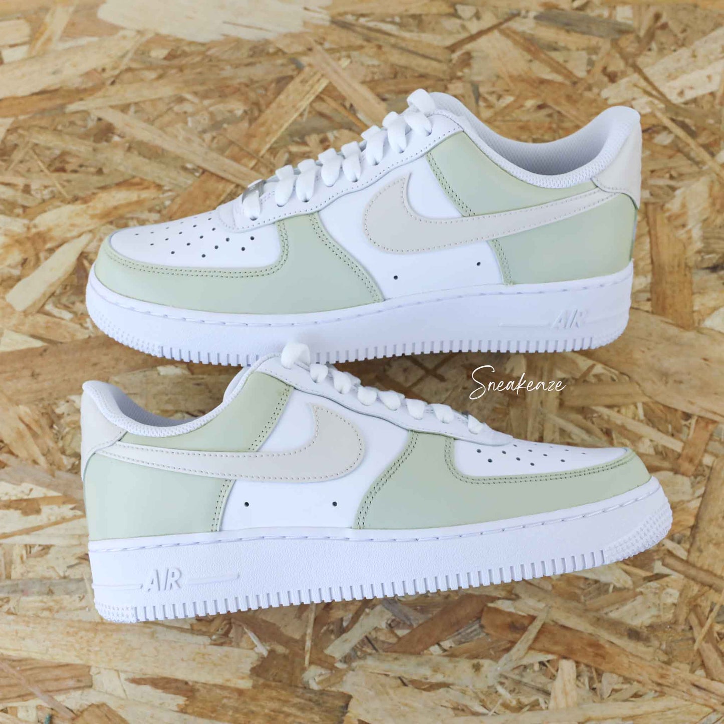 Baskets nike air force 1 custom color tones beige clair sneakeaze custom skz