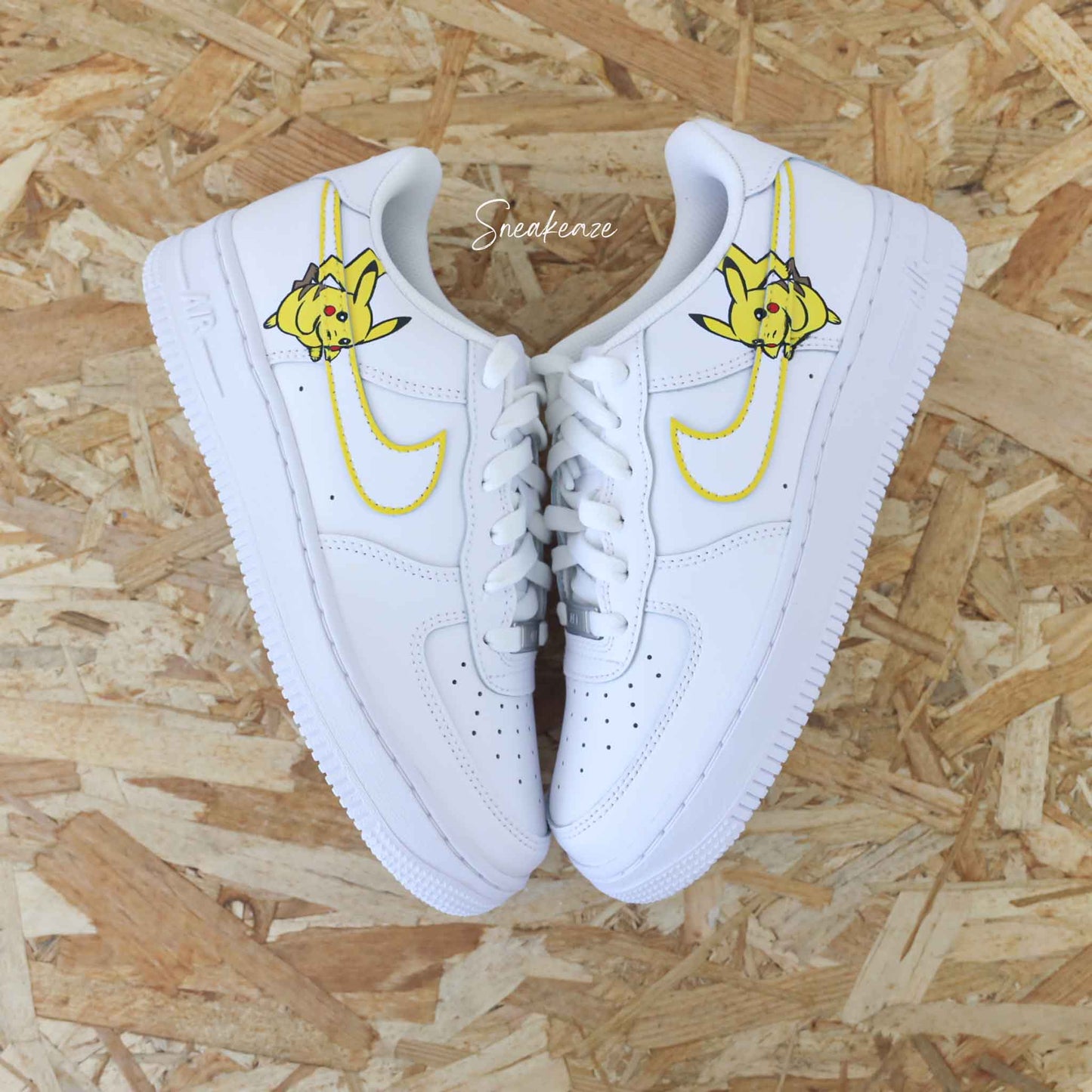Baskets Nike Air force 1 custom pikachu pokemon sneakers dessin sneakeaze customs skz AF1