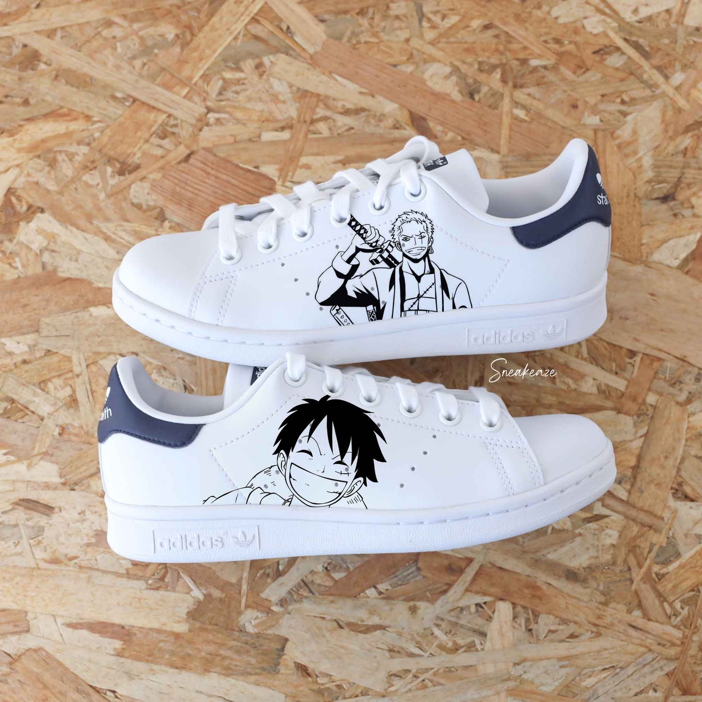 Sneakers custom Adidas Stan Smith peintes à la main avec Luffy et Zoro – design manga unique pour fans de One Piece et amateurs de baskets personnalisées