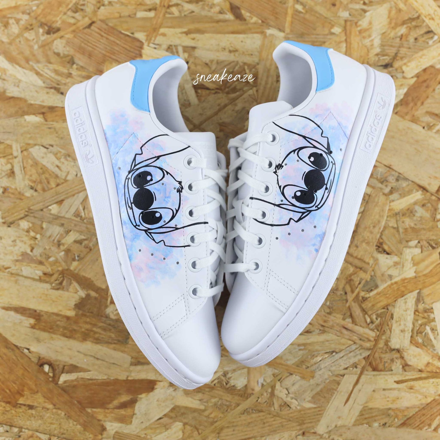 Baskets personnalisées à la main Adidas stan smith custom lilo et stitch dessin animé disney extraterrestre sneakeaze custom skz