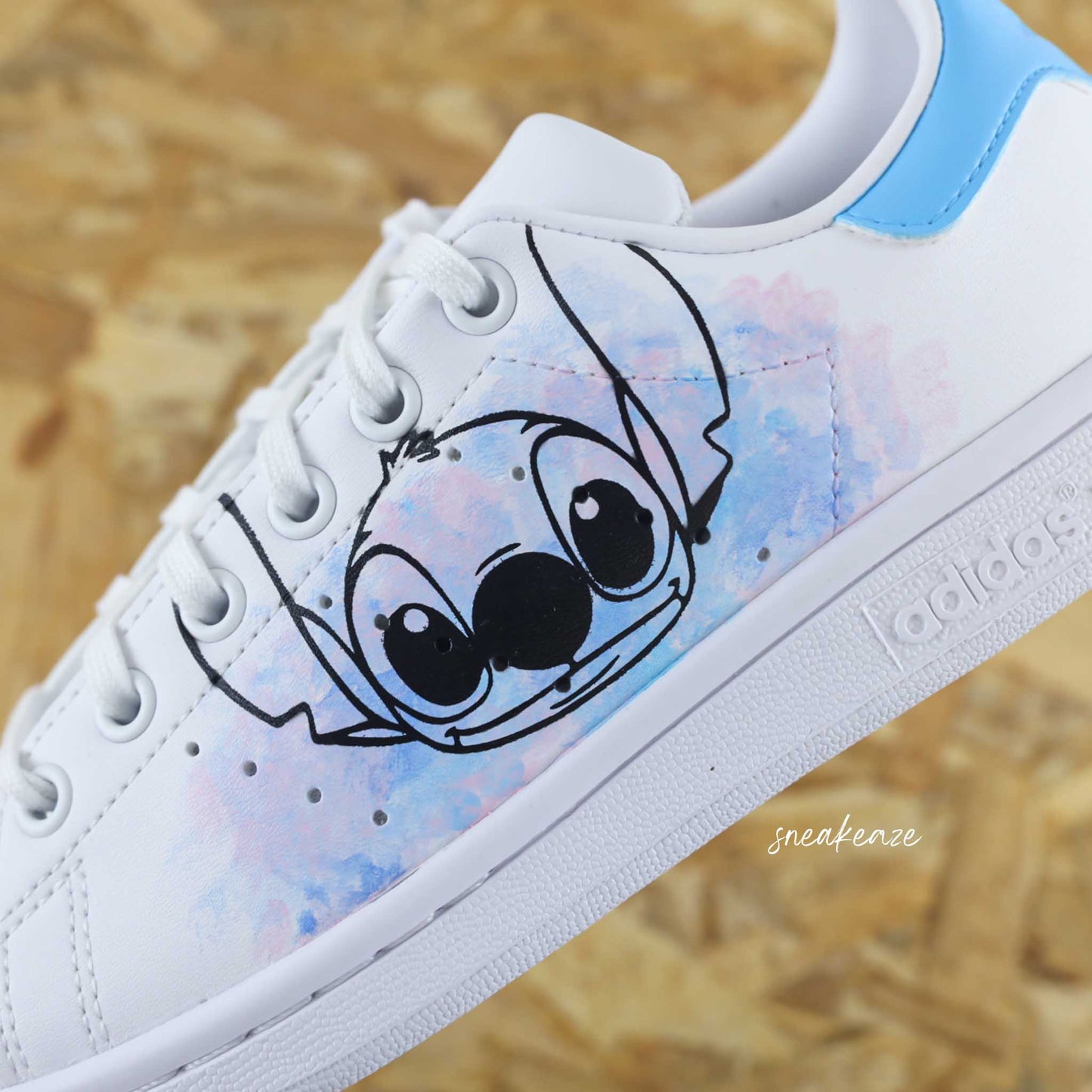 Baskets personnalisées à la main Adidas stan smith custom lilo et stitch dessin animé disney extraterrestre sneakeaze custom skz