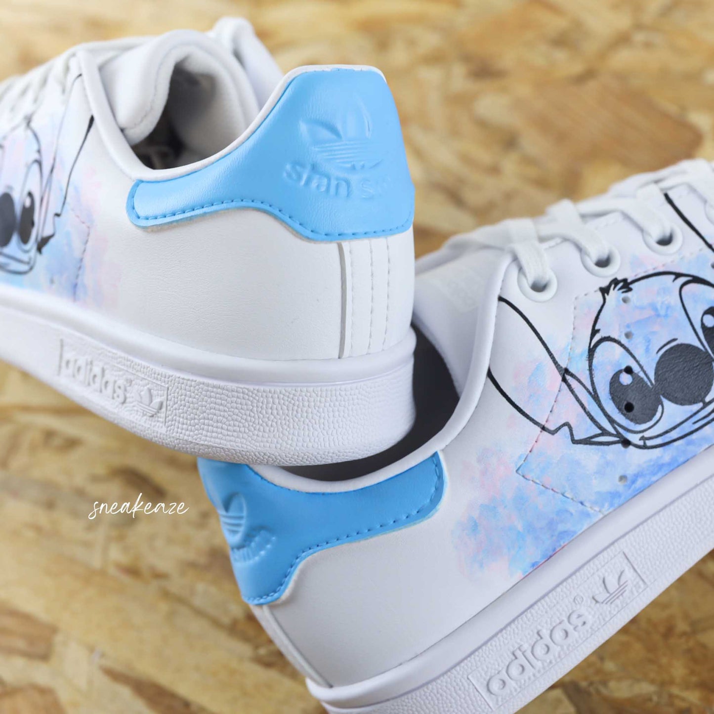 Baskets personnalisées à la main Adidas stan smith custom lilo et stitch dessin animé disney extraterrestre sneakeaze custom skz