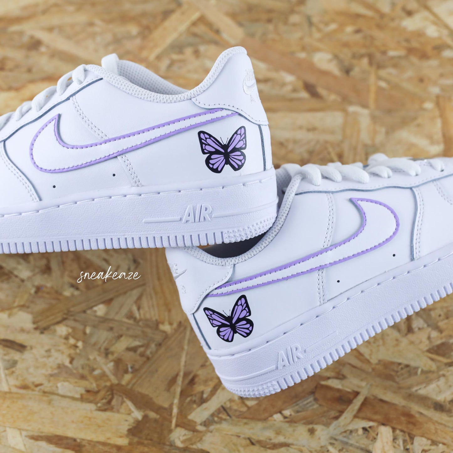 baskets nike air force 1 custom AF1 silhouette baby pink papillons rose pastel sneakeaze skz custom