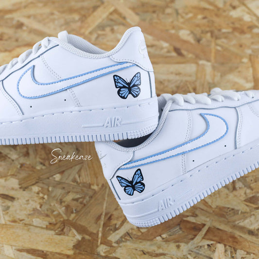 baskets nike air force 1 custom AF1 silhouette bleu papillons pastel sneakeaze skz custom