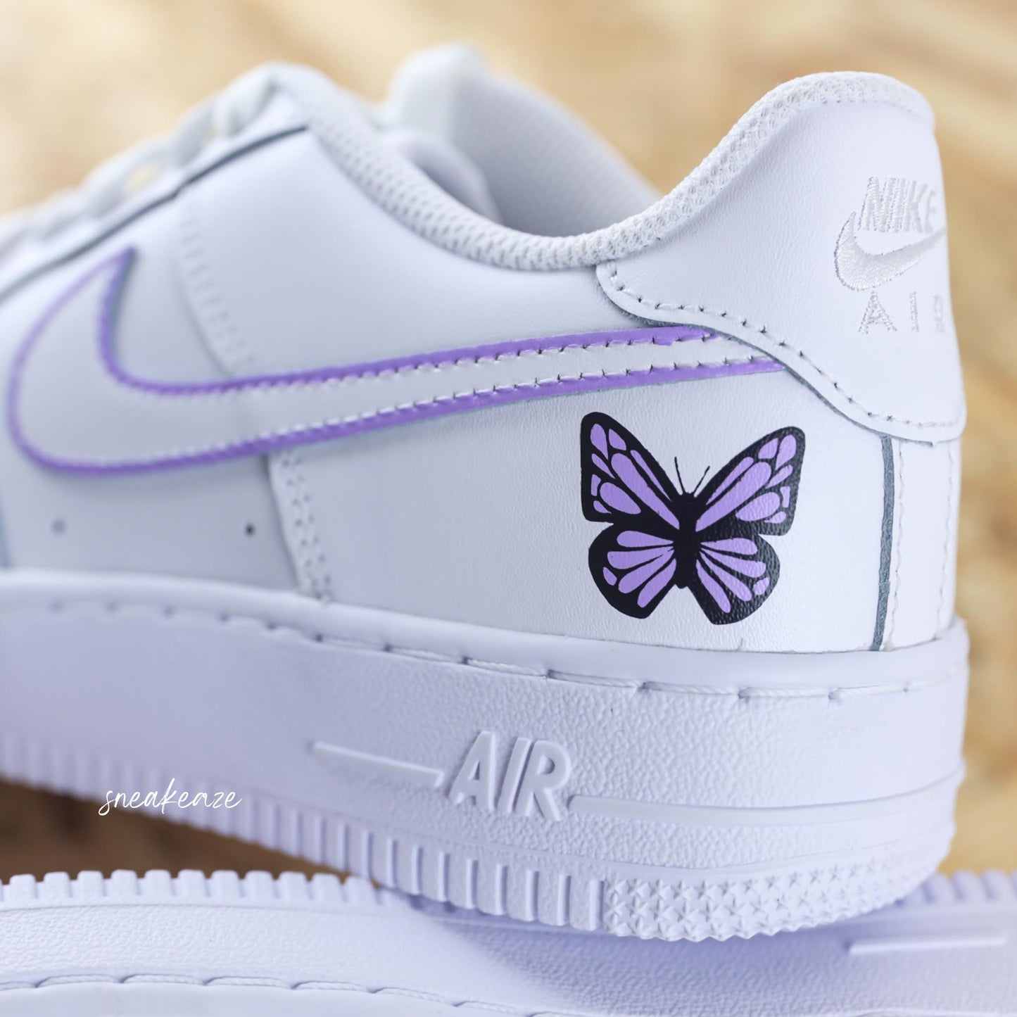 baskets nike air force 1 custom AF1 silhouette baby lavande papillons rose pastel sneakeaze skz custom