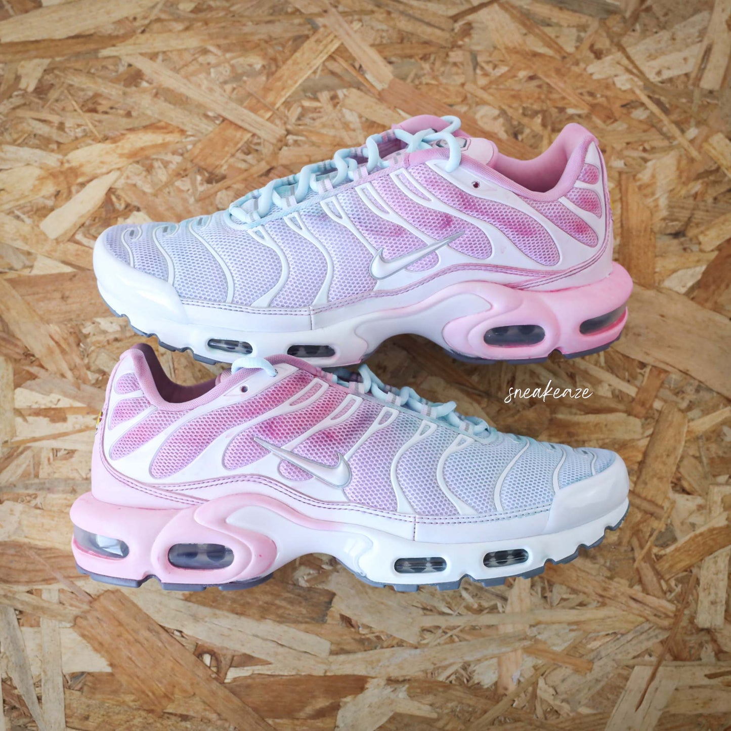 nike air max plus tn custom rose pastel sneakers homme requin unique artiste footlocker
