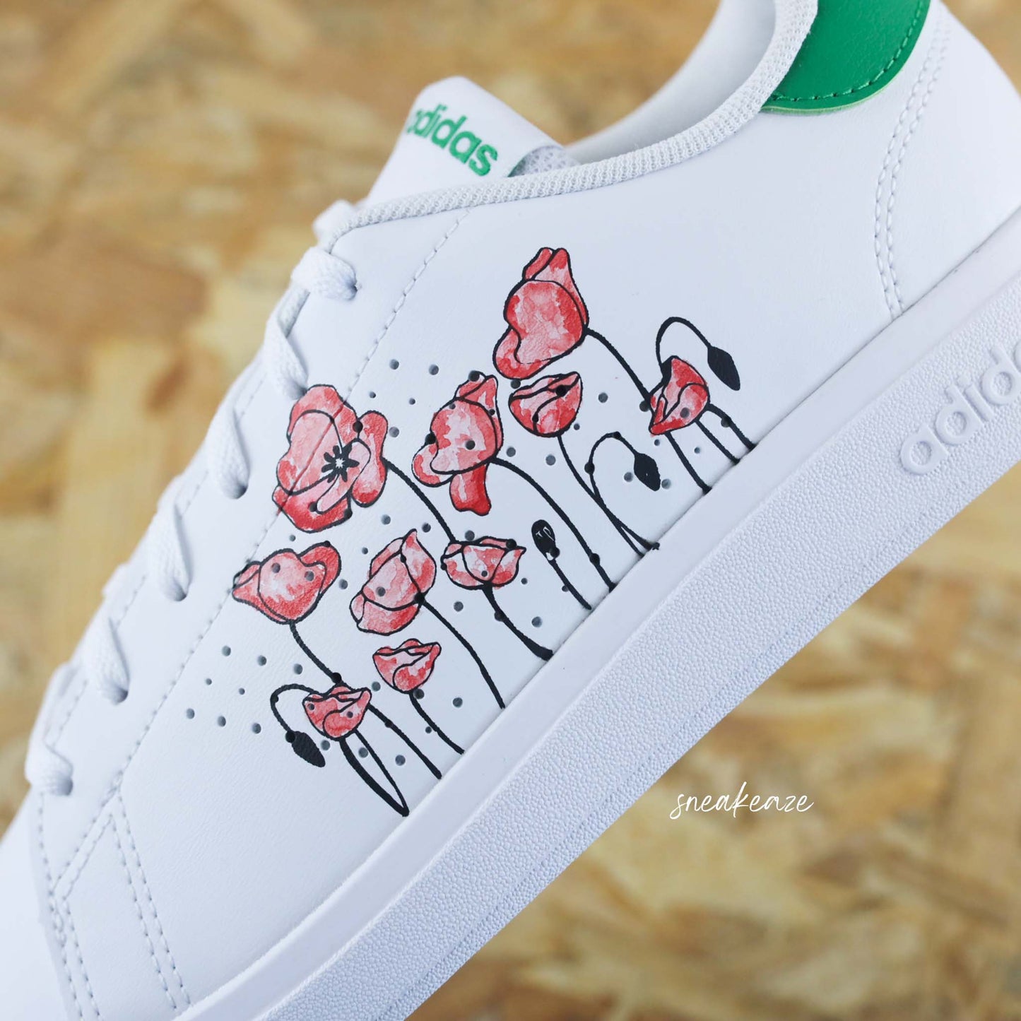 Baskets customisées adidas stan smith custom coquelicot rouge peinture aquarelle poppy watercolor sneakeaze customs skz