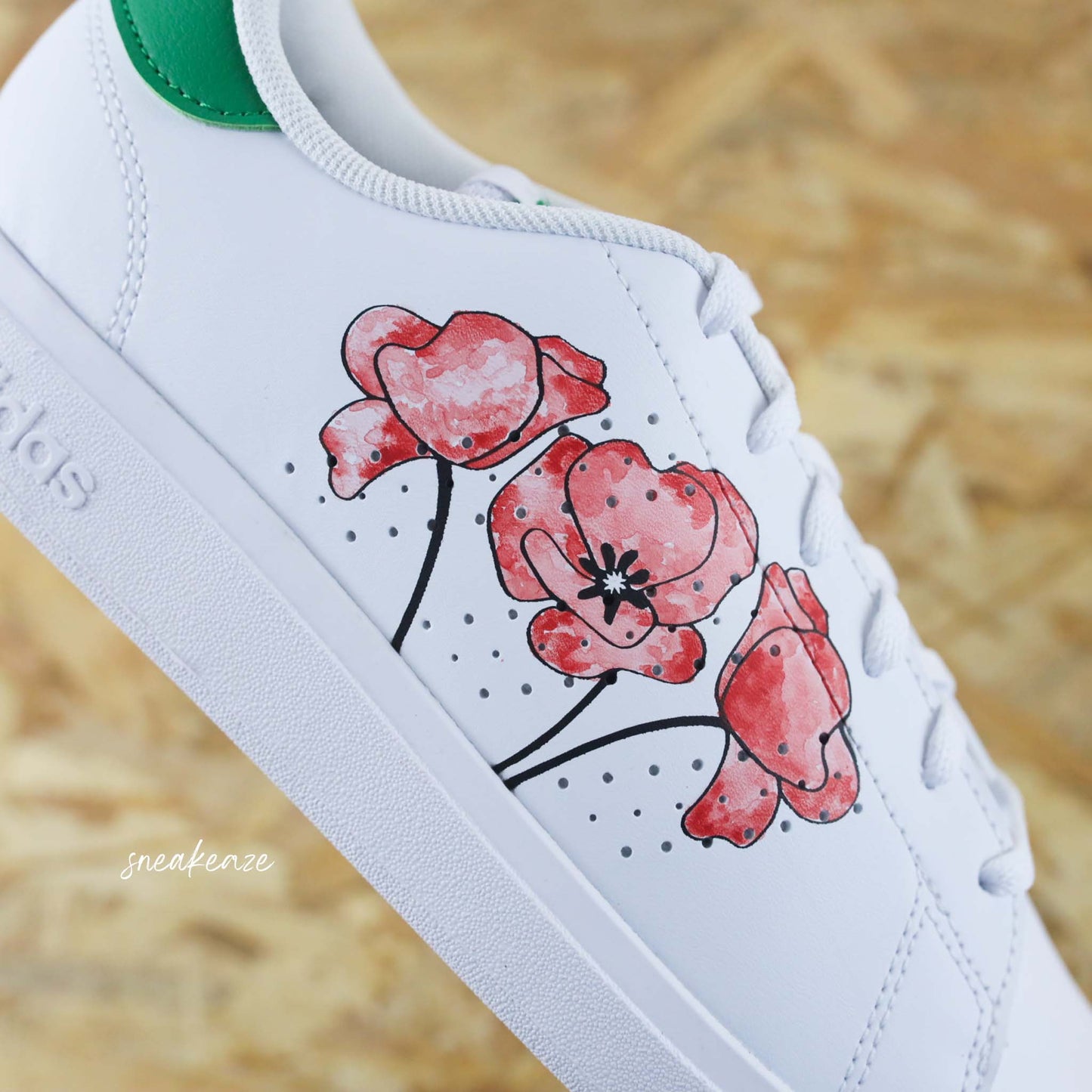 Baskets customisées adidas stan smith custom coquelicot rouge peinture aquarelle poppy watercolor sneakeaze customs skz