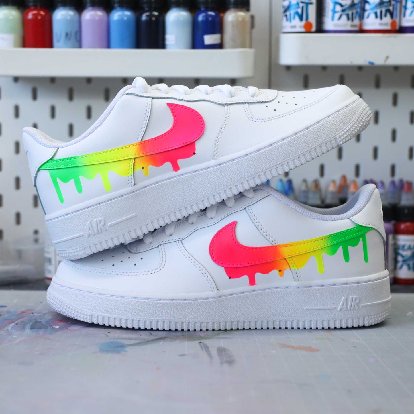 Baskets nike air force 1 custom drip neon paint sneakeaze custom skz