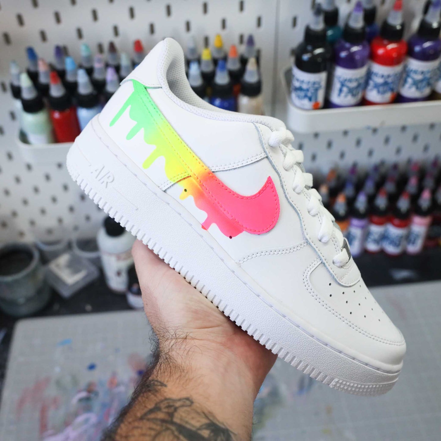 Baskets nike air force 1 custom drip neon paint sneakeaze custom skz