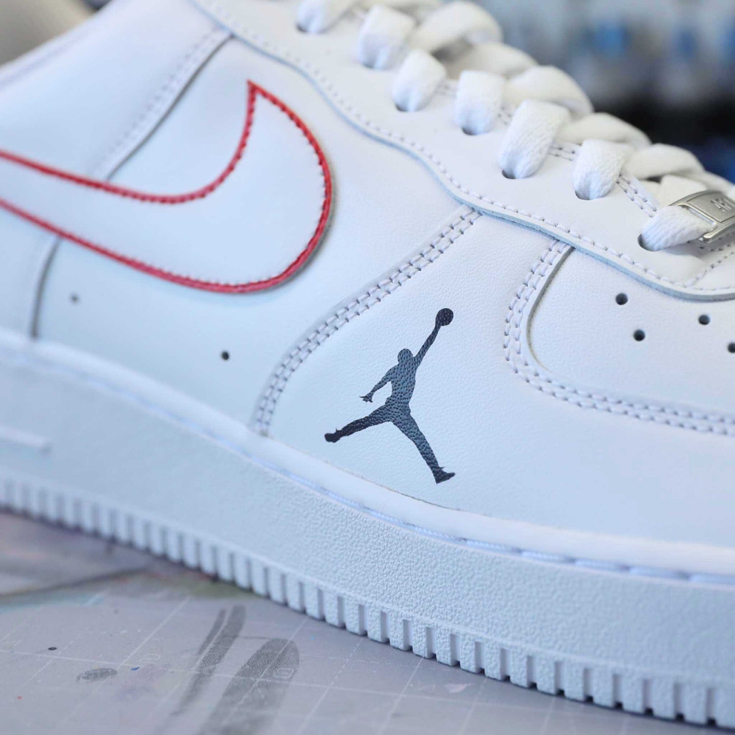 Baskets Nike air force 1 custom michael Jordan basketball 23 sneakeaze customs skz