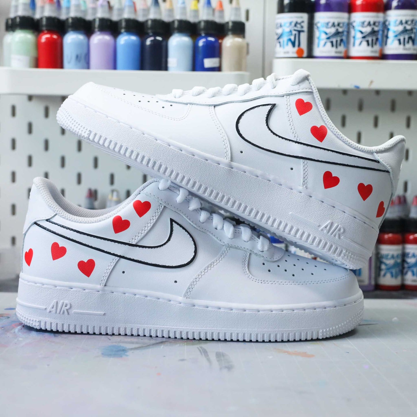 Baskets Nike air force 1 custom silhouette coeur rouge saint valentin - sneakeaze skz custom