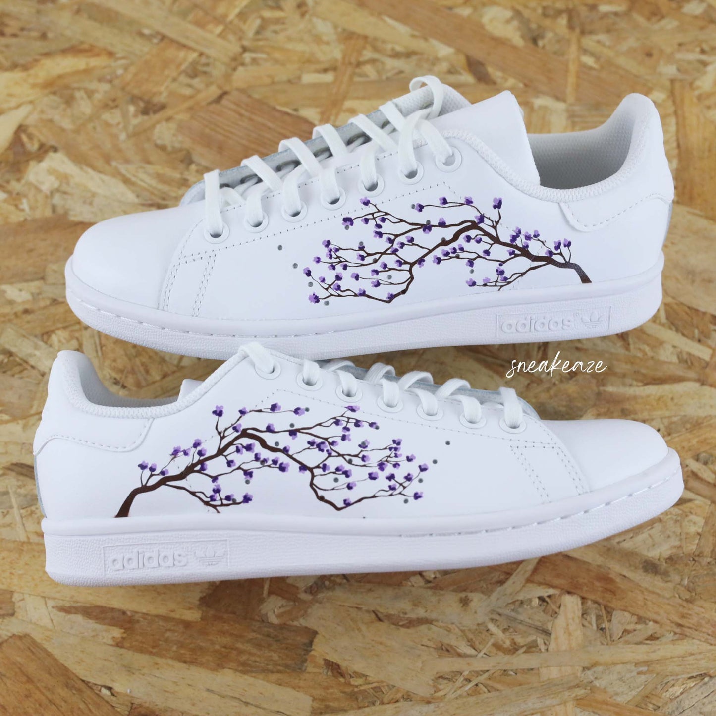 Adidas Stan Smith Custom Cherry Blossom Fleurs de Cerisiers Sakura violet pastel lila peint à la main - sneakers personnalisé adidas unisexe dessin japon kawaii