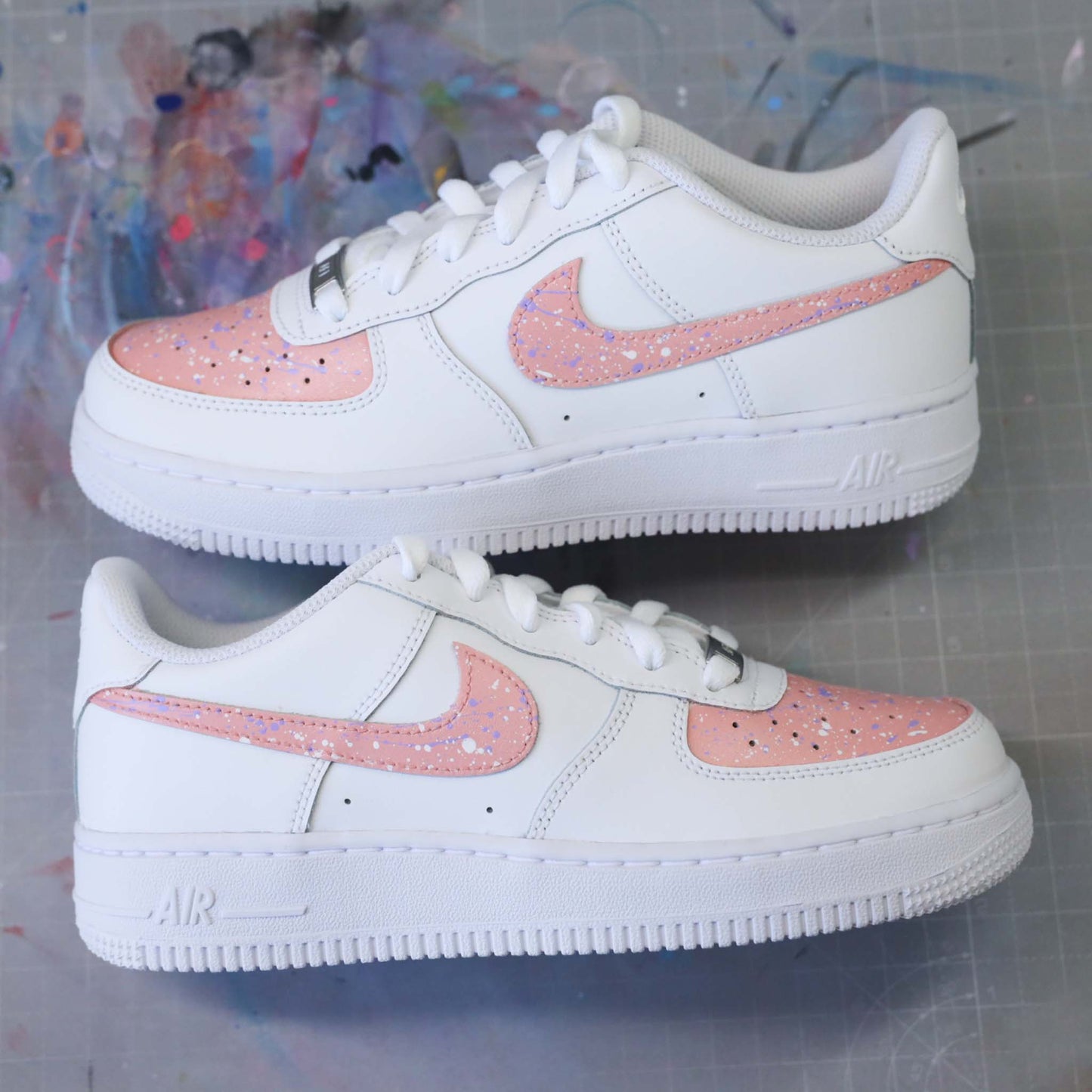 baskets nike air force 1 custom sneakers splash rose pastel et blanc - sneakeaze custom skz