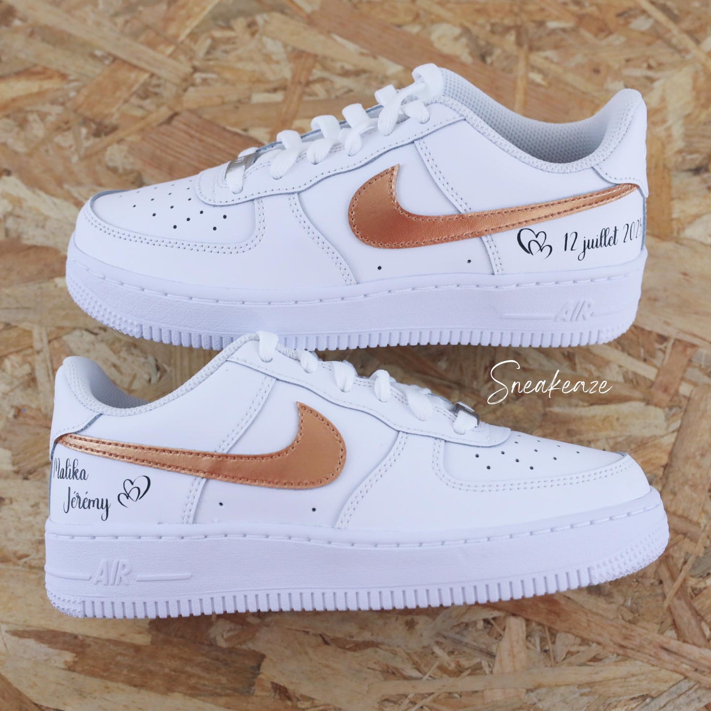 WEDDING CUSTOM - Baskets personnalisées - nike Air Force 1 mariage bronze métallisé inscription prénoms unisexe sneakeaze custom