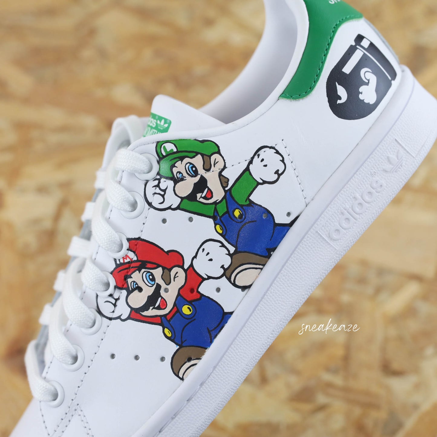 Baskets Adidas Stan Smith custom dessins peint à la main super marios bros princess peach luigi toad prénom sneakeaze customs skz