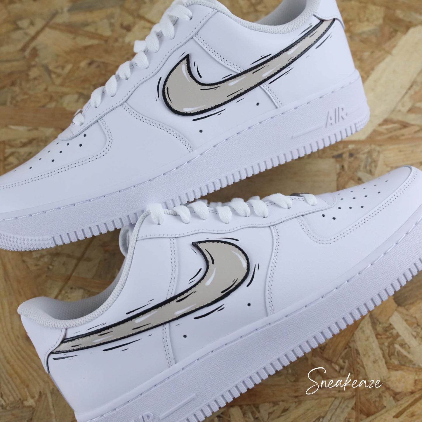baskets nike air force 1 custom AF1 swoosh cartoon sketch beige clair sneakers personnalisé baskets custom