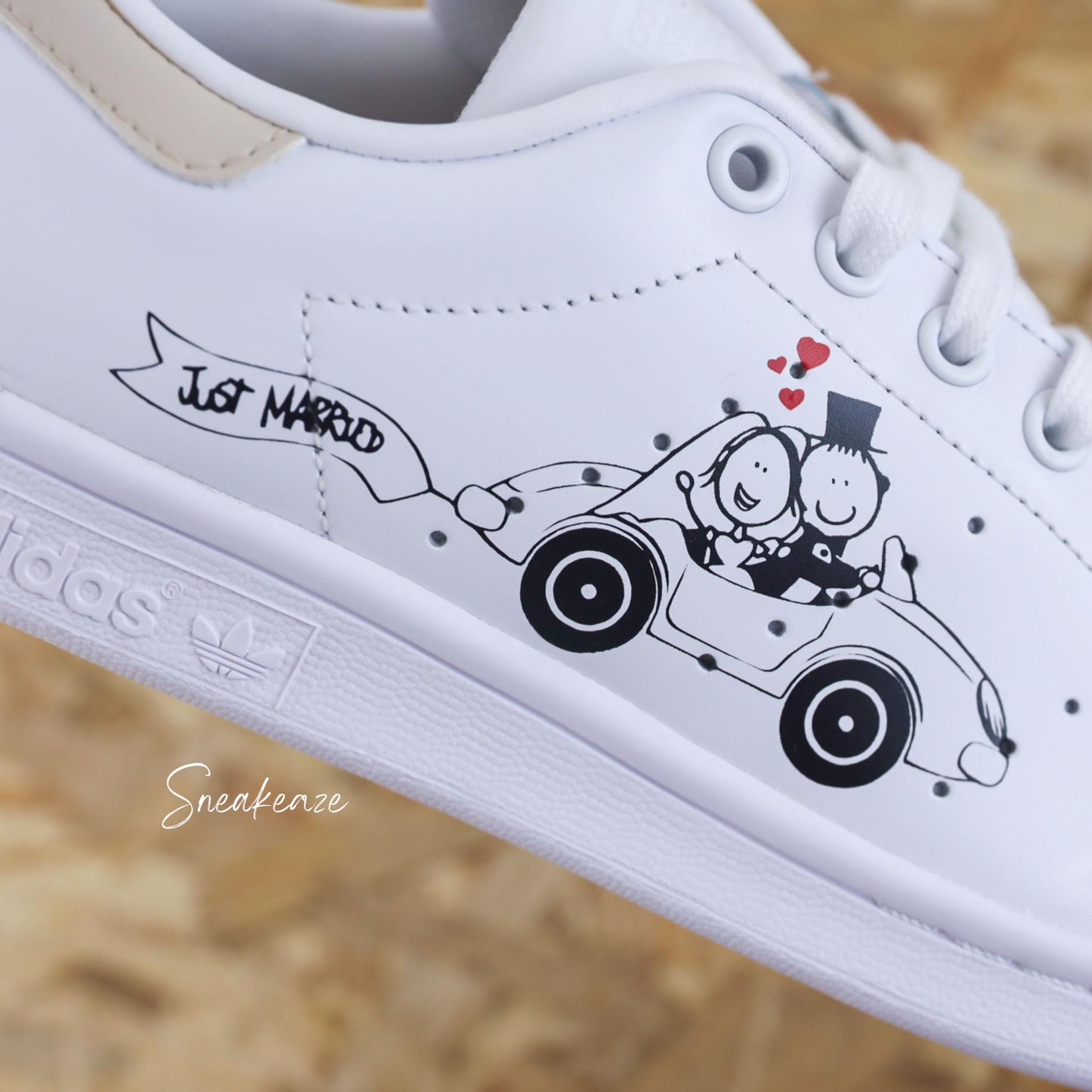 baskets Adidas stan smith custom mariage voiture des mariés - inscription prénoms et date du mariage wedding sneakeaze customs skz