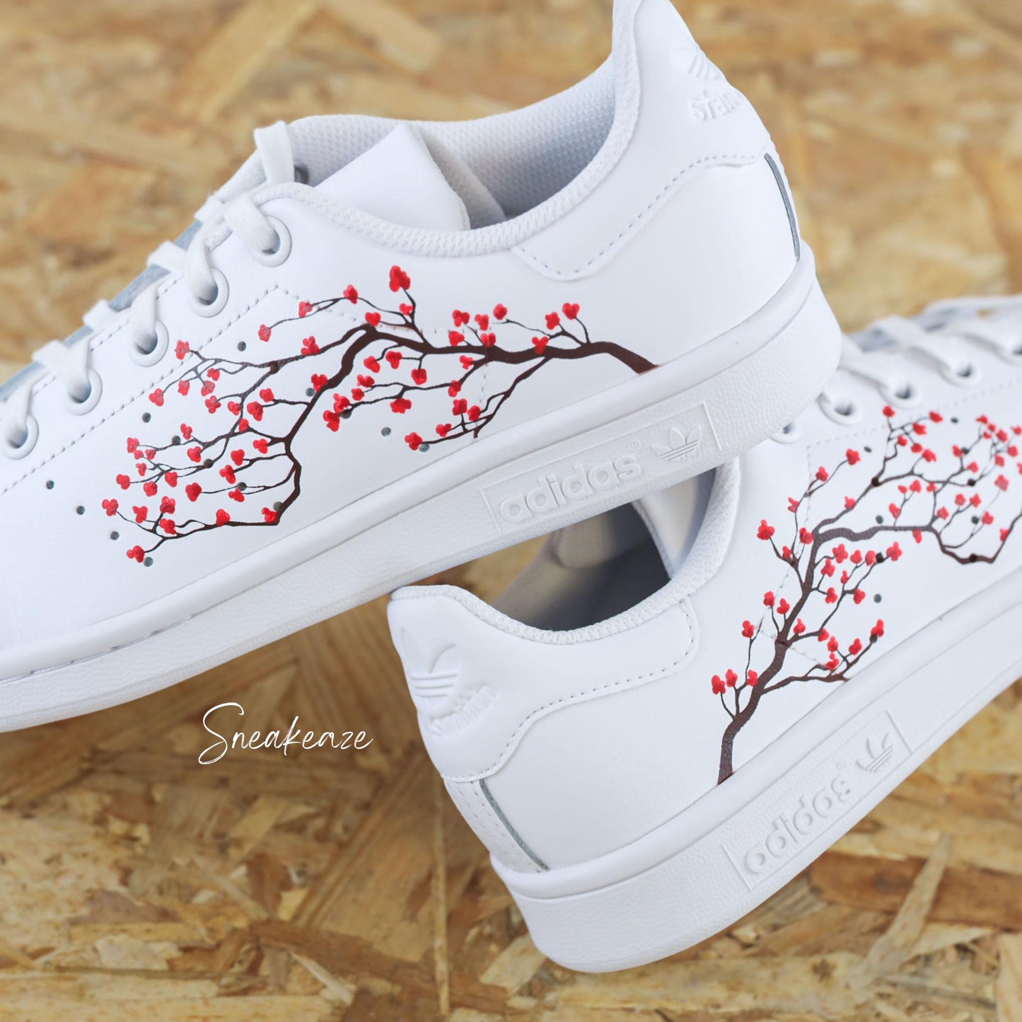 baskets adidas stan smith custom sakura cherry blossom sneakers personnalisées à la main couleur rouge japon sneakers skz sneakeaze