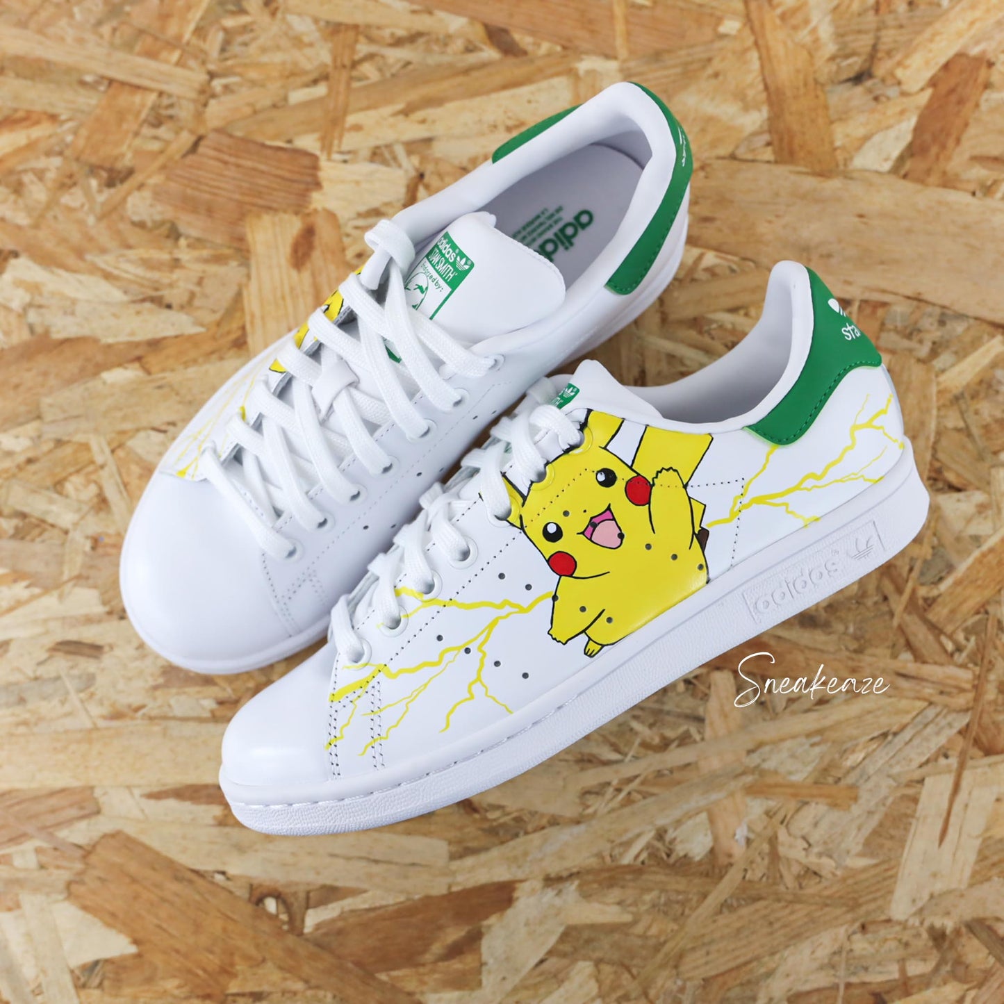 Baskets Adidas Stan smith custom pikachu peint à la main personnalisation pokemon sneakers dessin sneakeaze customs skz AF1