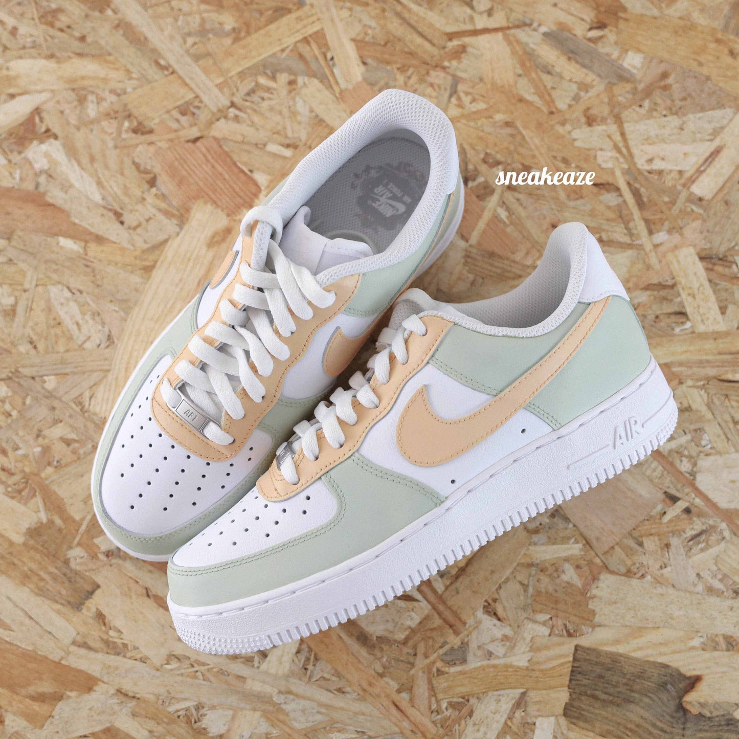 Baskets nike air force 1 custom color tones beige clair sneakeaze custom skz