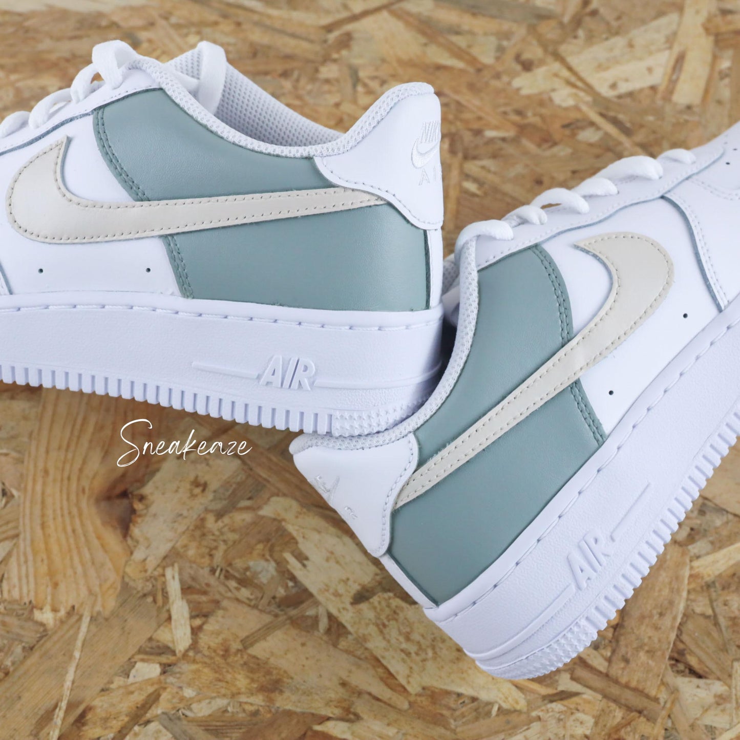 baskets nike air force 1 custom - sneakers personnalisées couleur pastel beige et vert de gris sneakeaze skz custom